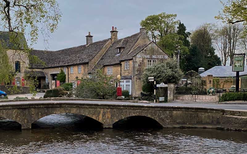 Charming stone bridge over the River Windrush in Bourton-on-the-Water