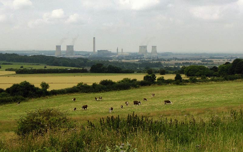 Panoramic view of Wittenham Clumps, Oxfordshire, perfect for group day trips with London coach hire.